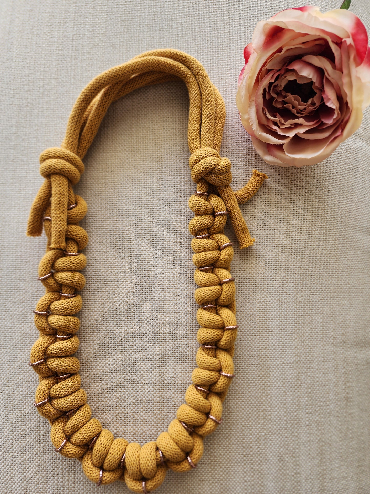 Macrame adjustable and lightweight necklace