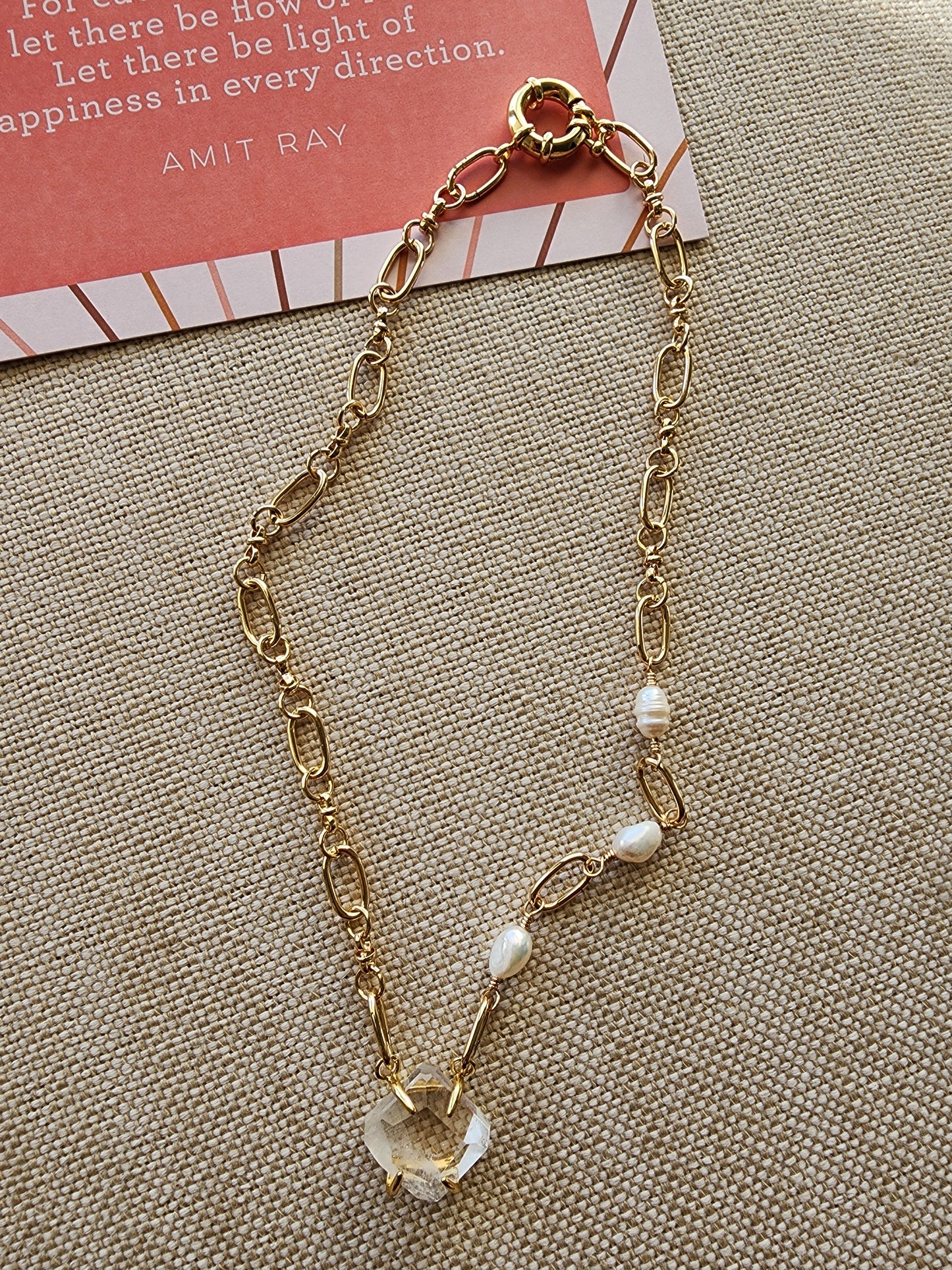 Quartz and pearls necklace